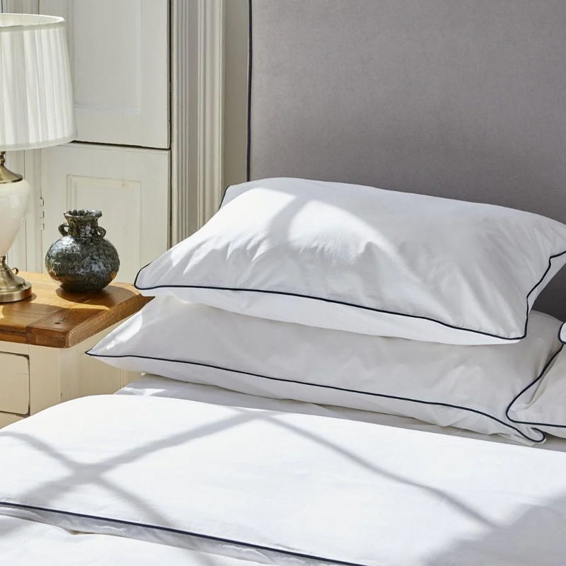 Khách sạn 5 sao đồng bằng Sateen White Piped Chin