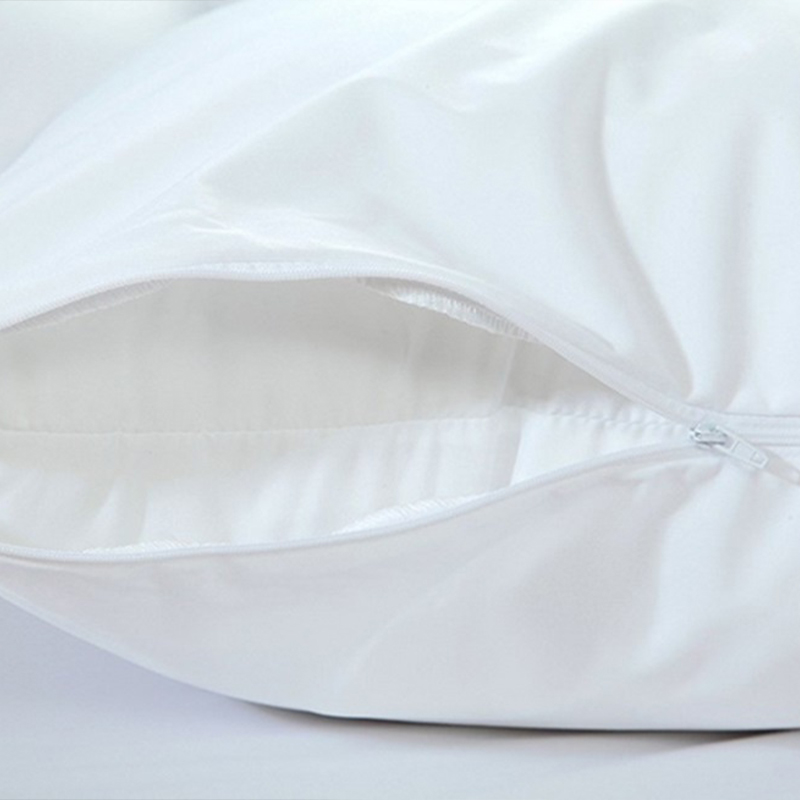 200TC Polycotton Plain White Zippered Protector Hotel
